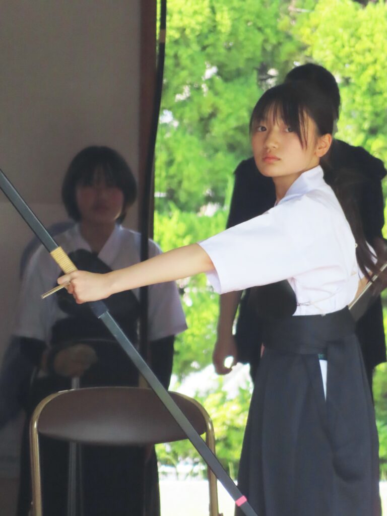 女子個人も凛とした姿で集中して弓を引いていました！