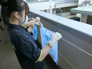 【地域生活科】藍染めで素敵なハンカチをつくりました！