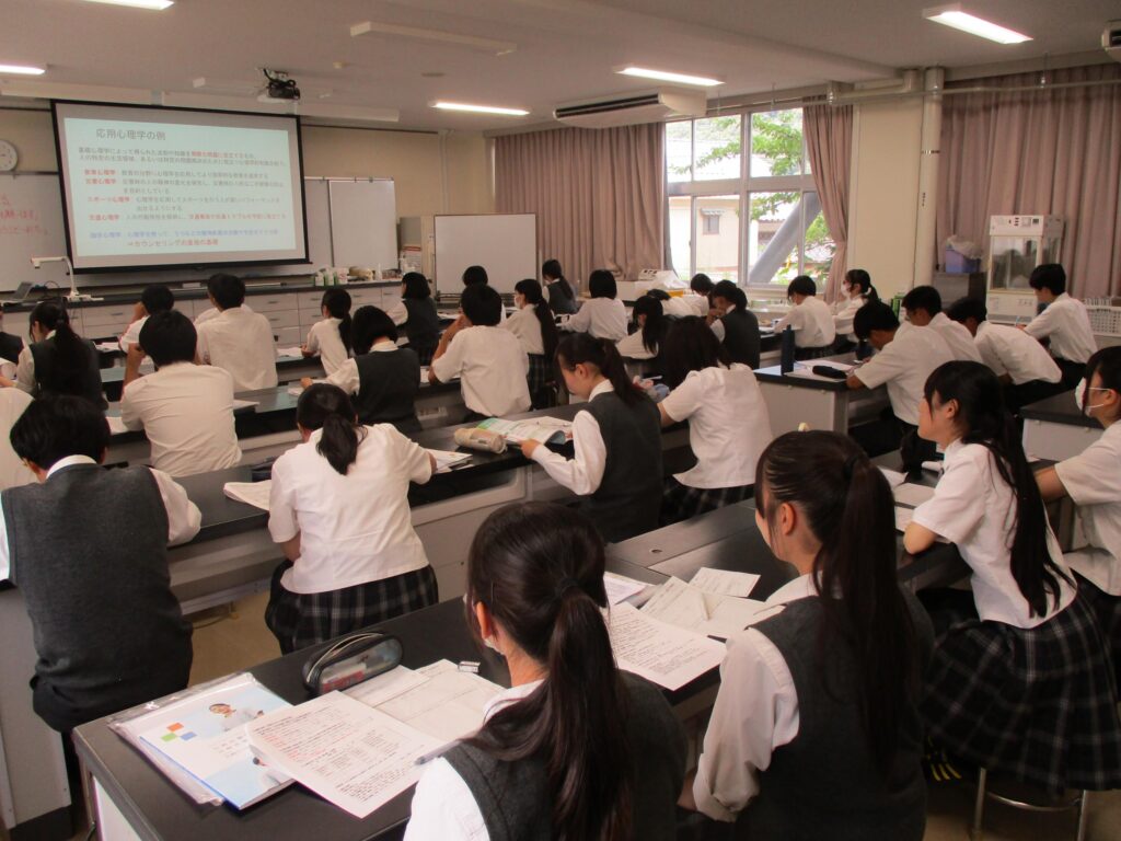 【1, 2年生】学部・学科ガイダンス