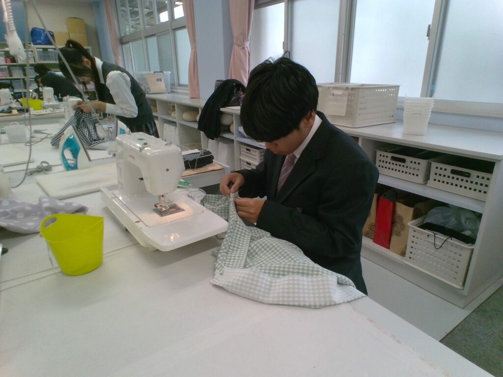 【ヒューマンライフコース2年】被服製作技術検定洋服準1級を受検しました