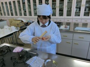 【ヒューマンライフコース２年生】第２回外部講師授業「和菓子」