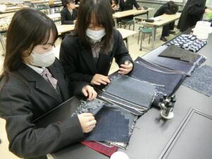 【地域生活科２年生】第２回外部講師授業「デニム活用」