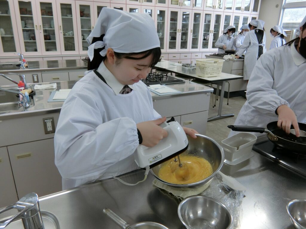 【ヒューマンライフコース２年生】第３回外部講師授業「洋菓子」