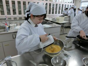 【ヒューマンライフコース２年生】第３回外部講師授業「洋菓子」