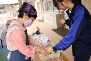 【お昼のご褒美♪】ハトマル（ハートフル・マルシェ）開催！