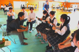 このまちで生きるということ 〜地域の方との交流座談会が開かれました。