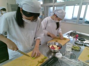 作る楽しさと学びを体感！ヒューマンライフコースの実習体験